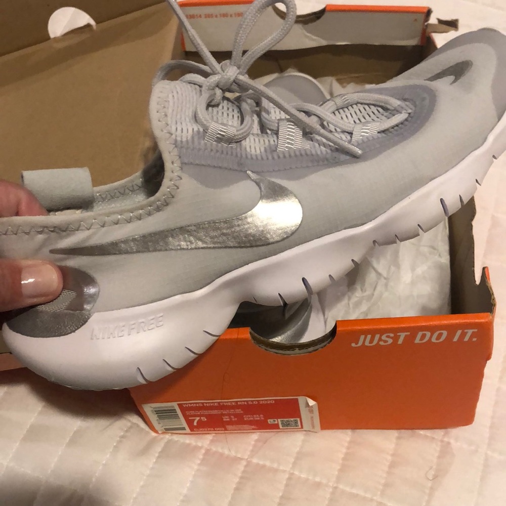 Women’s Nike free run size 7.5